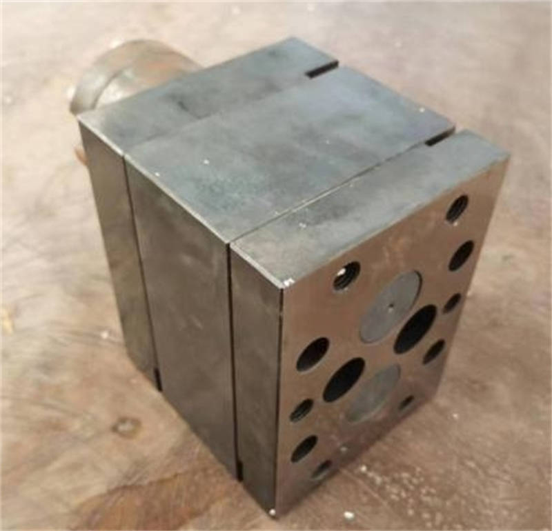 MELT SPRAYING METERING PUMP